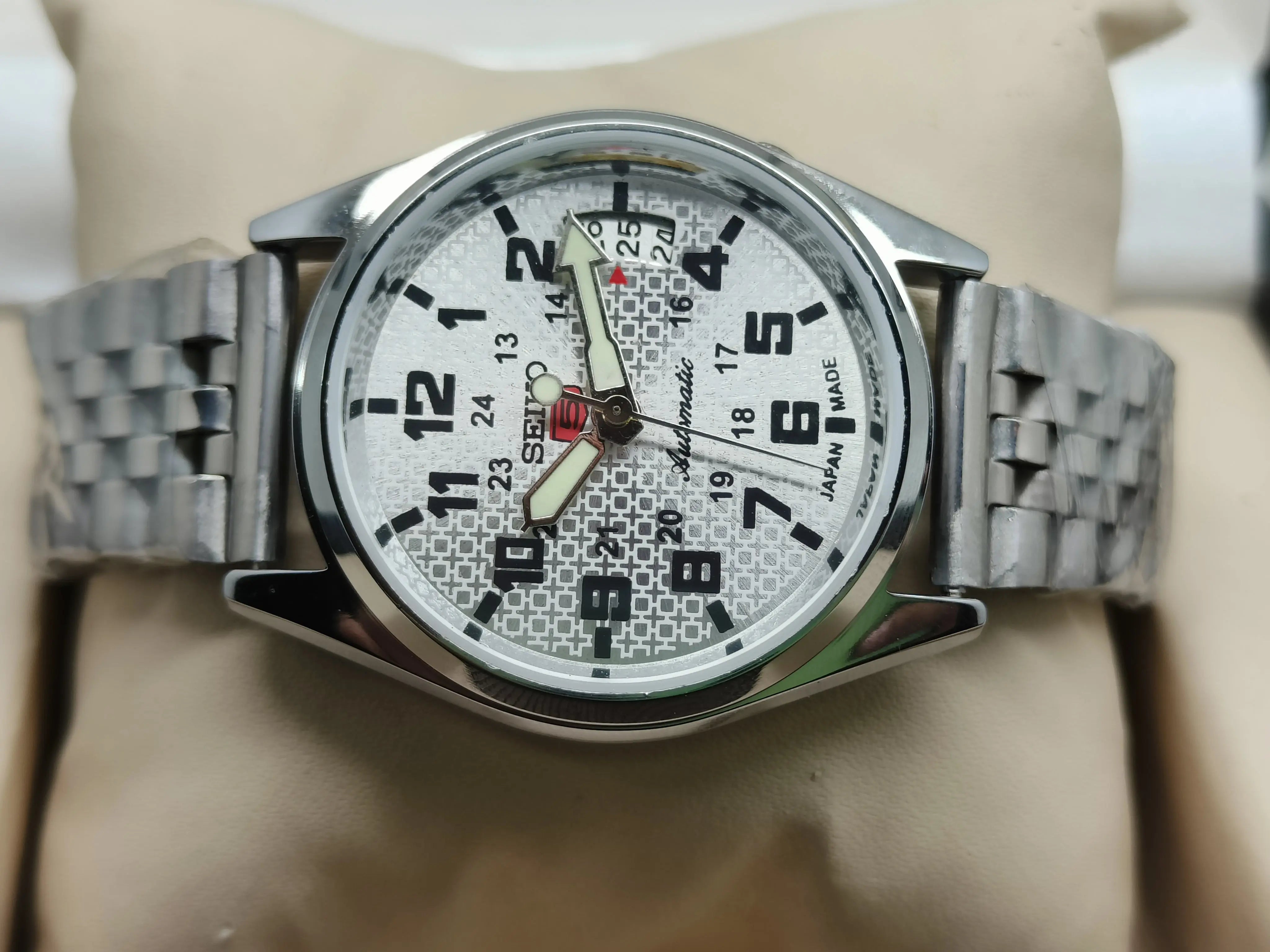 Seiko 5 Vintage Champagne Dial – Restored Dress Watch National Watches