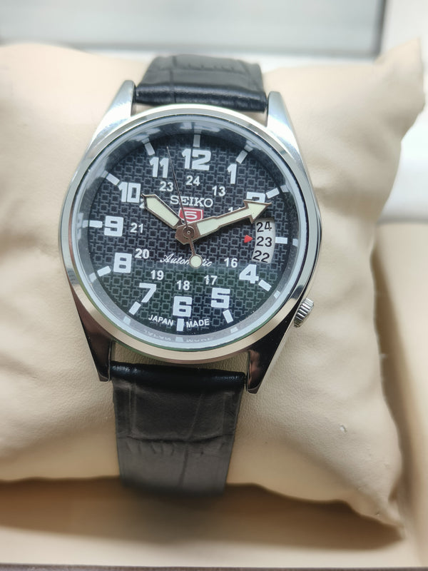 Seiko 5 Vintage Lime Green Dial – Refurbished Bold Style