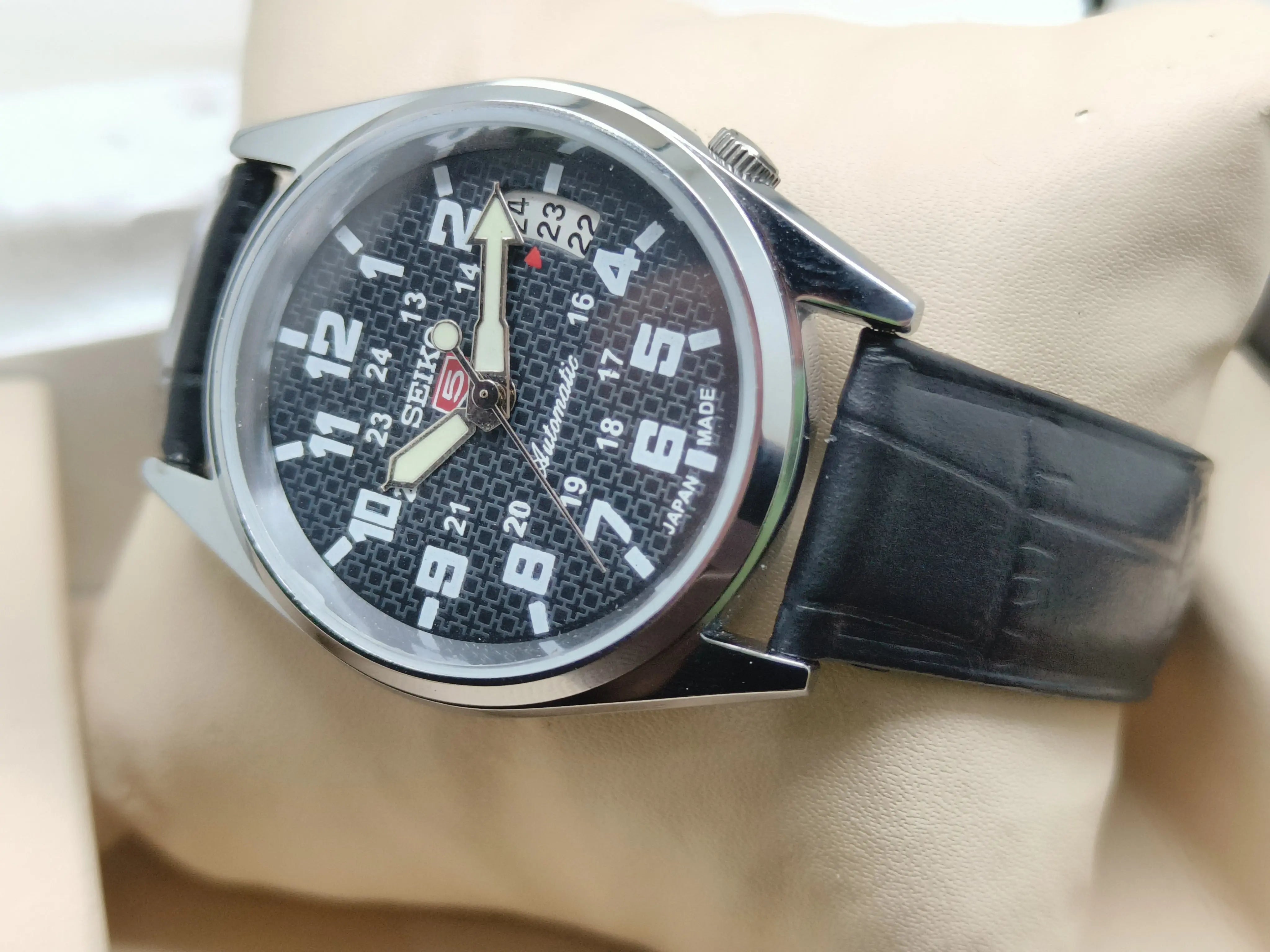 Seiko 5 Vintage Lime Green Dial – Refurbished Bold Style National Watches