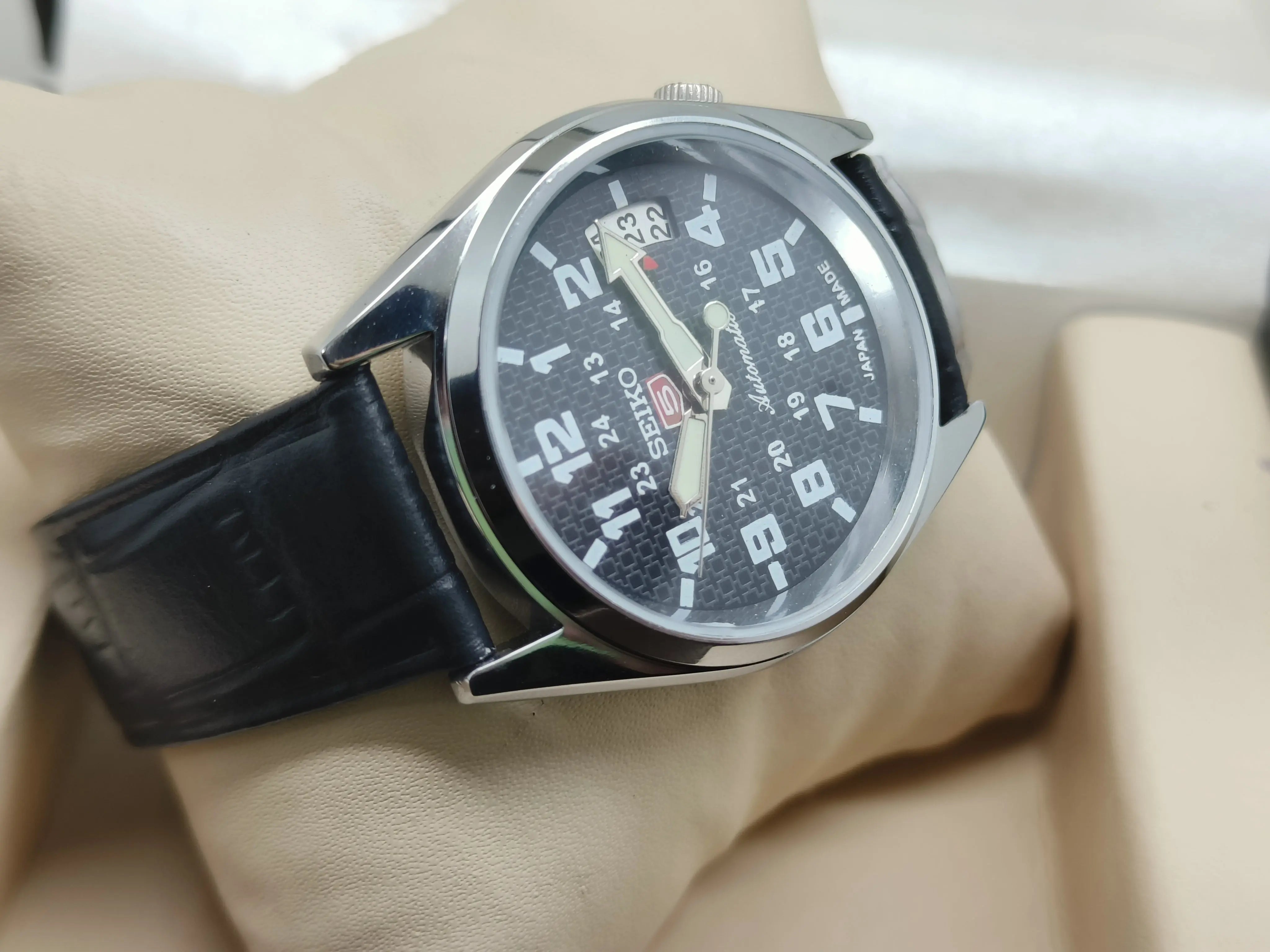 Seiko 5 Vintage Lime Green Dial – Refurbished Bold Style National Watches