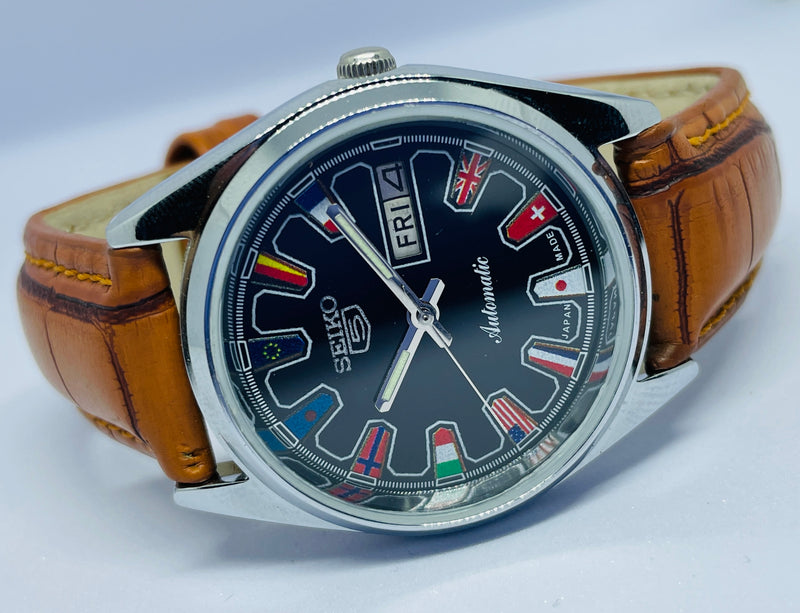 VINTAGE REFURBISHED SEIKO 5 AUTOMATIC JAPAN MENS DAY DATE WATCH
