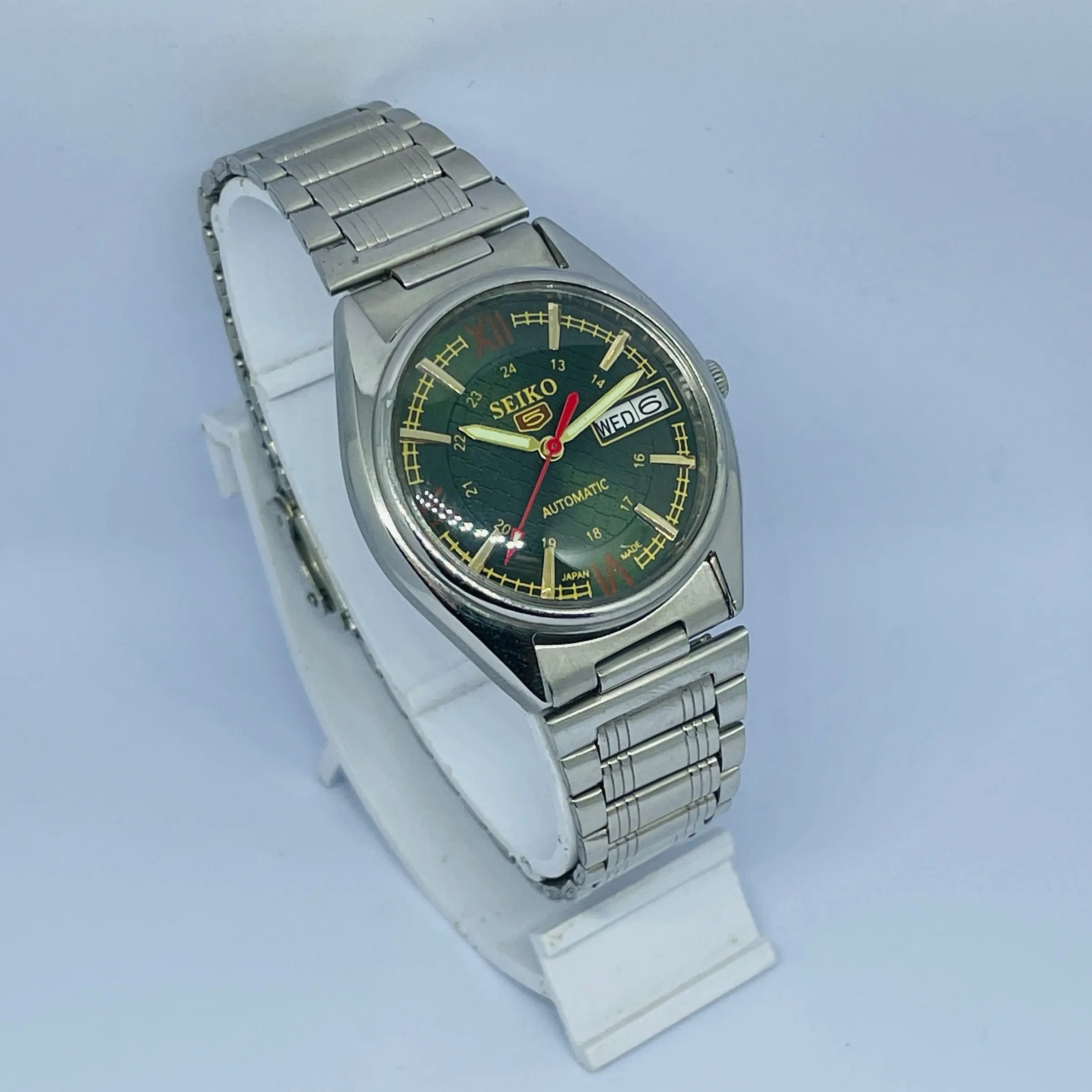 Seiko 5 Automatic Vintage Watch – Refurbished | Japan Made | Timeless Men’s Classic National Watches
