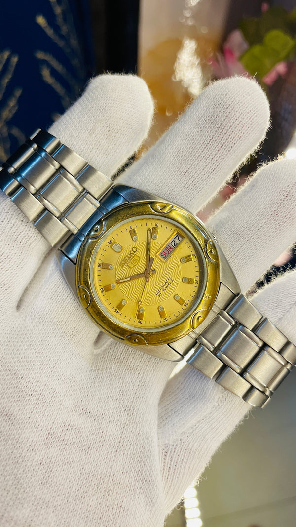 (Super Rare) 1983 Seiko 5 Automatic 7009 Vintage Watch (Pre Owned