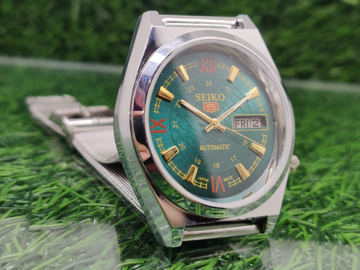 VINTAGE REFURBISHED SEIKO 5 AUTOMATIC JAPAN MENS DAY DATE WATCH - National Watches