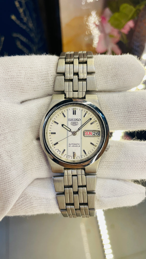 (Super Rare) 1983 Seiko 5 Automatic 7S26 with Glass Back Vintage Watch (Pre Owned