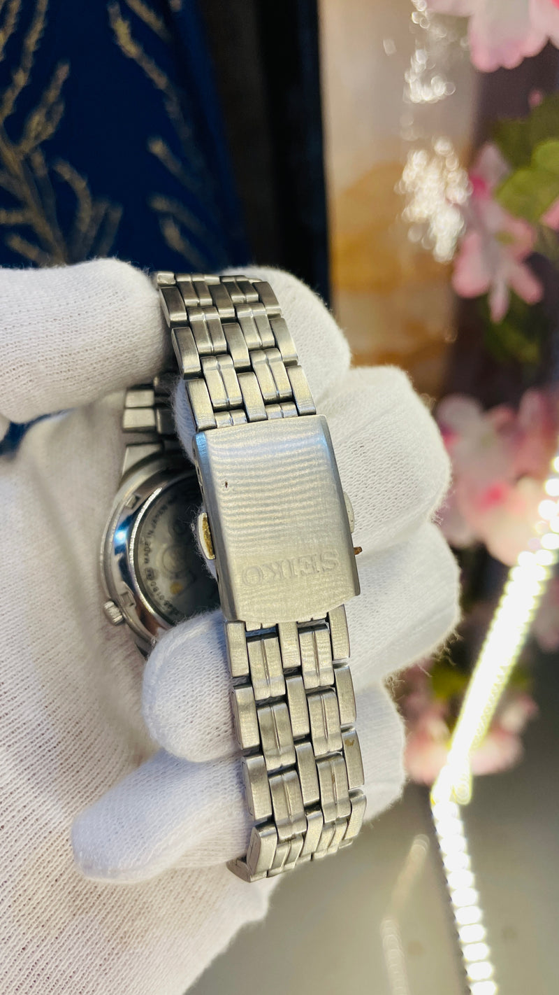 (Super Rare) 1983 Seiko 5 Automatic 7S26 with Glass Back Vintage Watch (Pre Owned
