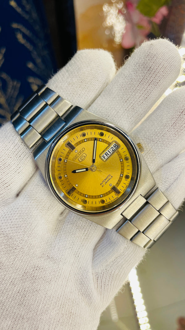 (Super Rare) 1983 Seiko 5 Automatic 7S26 with Glass Back Vintage Watch (Pre Owned