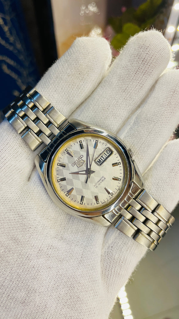 (Super Rare) 1983 Seiko 5 Automatic 7S26 with Glass Back Vintage Watch (Pre Owned