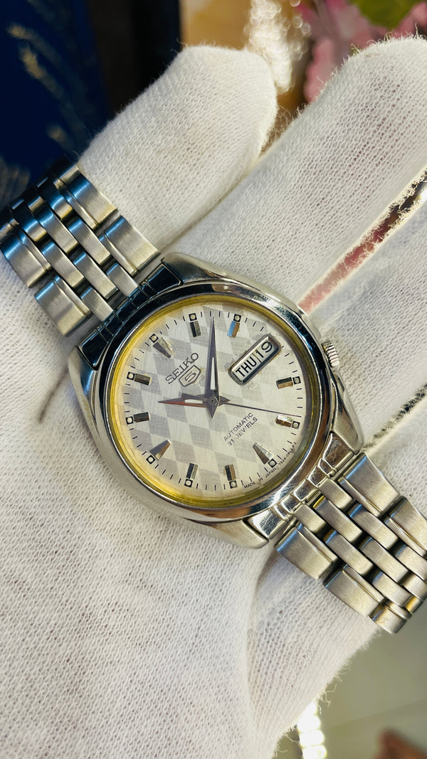 (Super Rare) 1983 Seiko 5 Automatic 7S26 with Glass Back Vintage Watch (Pre Owned