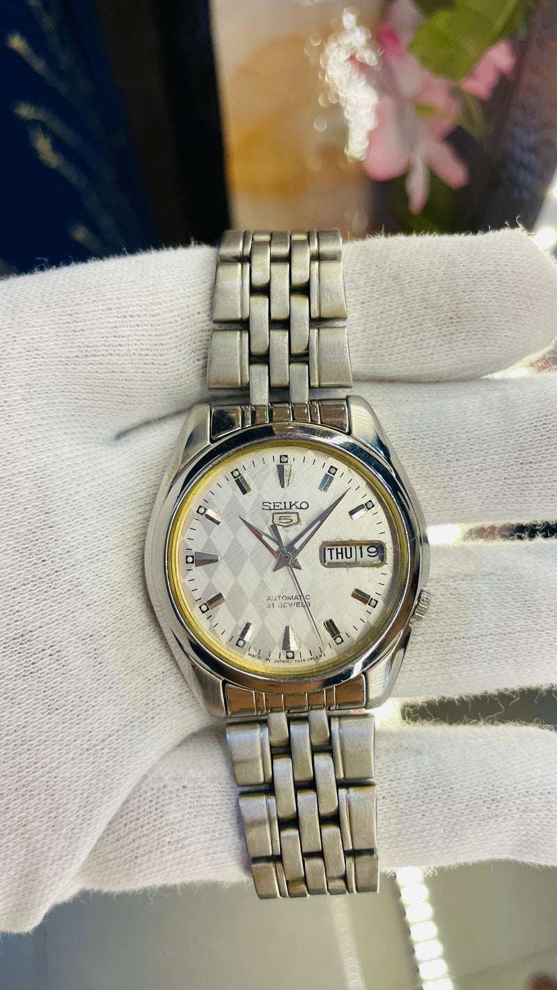 (Super Rare) 1983 Seiko 5 Automatic 7S26 with Glass Back Vintage Watch (Pre Owned