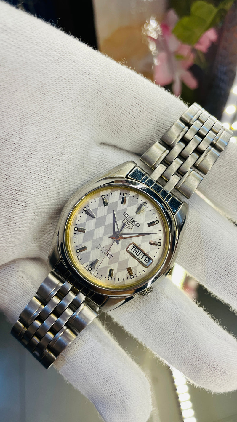 (Super Rare) 1983 Seiko 5 Automatic 7S26 with Glass Back Vintage Watch (Pre Owned
