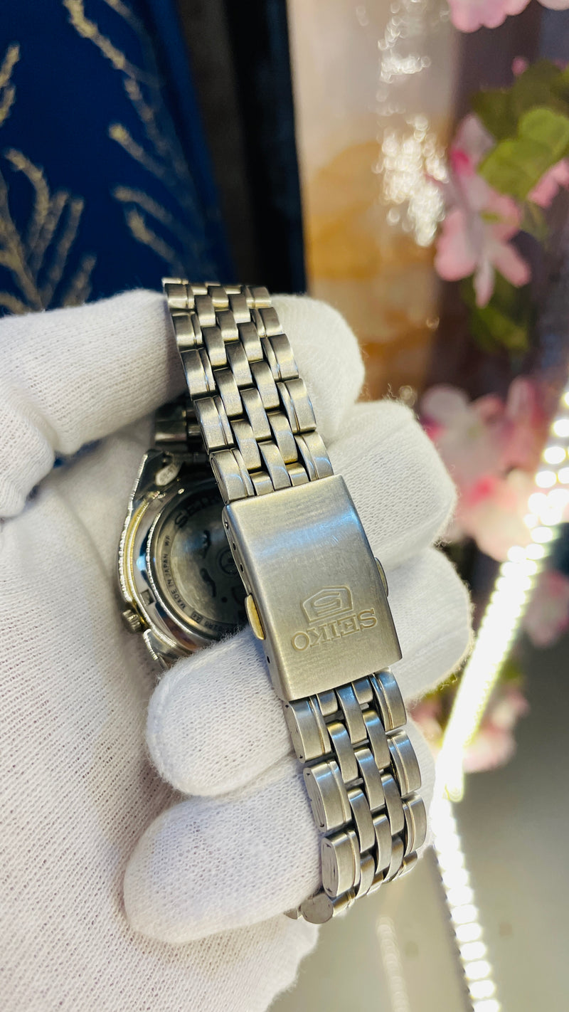 (Super Rare) 1983 Seiko 5 Automatic 7S26 with Glass Back Vintage Watch (Pre Owned