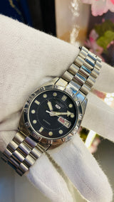 (Super Rare) 1983 Seiko 5 Automatic 7009 with Glass Back Vintage Watch (Pre Owned