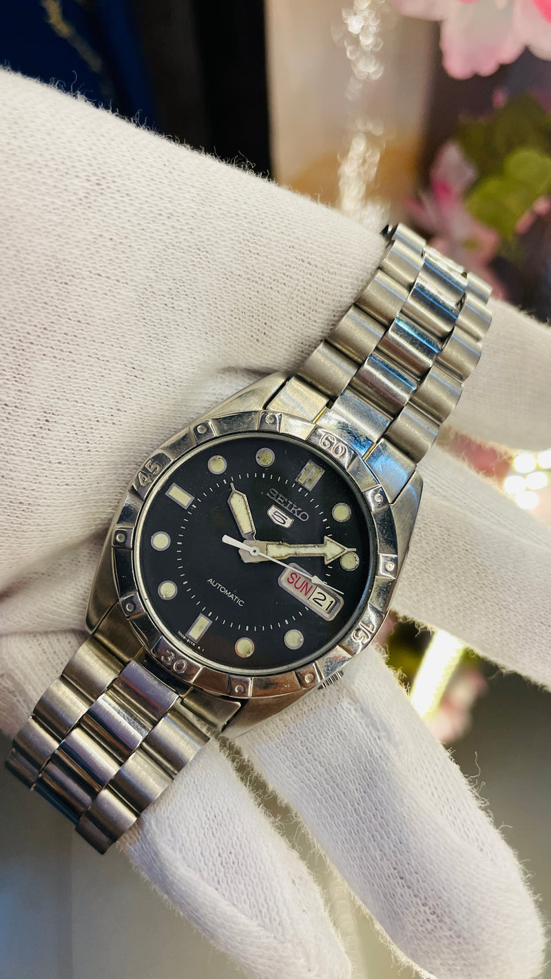 (Super Rare) 1983 Seiko 5 Automatic 7009 with Glass Back Vintage Watch (Pre Owned