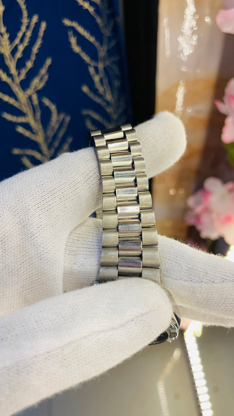 (Super Rare) 1983 Seiko 5 Automatic 7009 with Glass Back Vintage Watch (Pre Owned