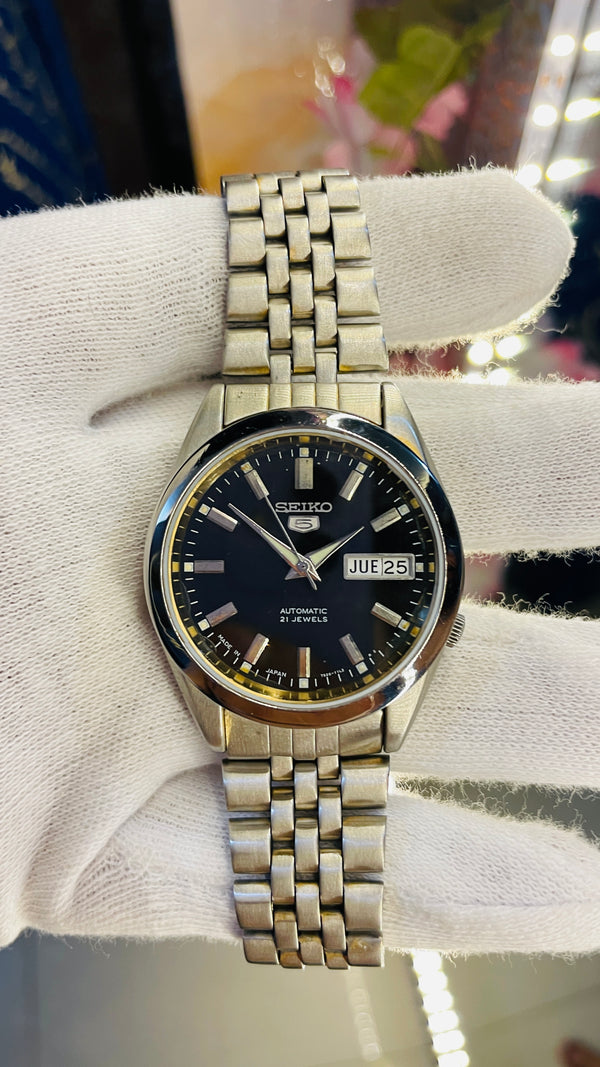 (Super Rare) 1983 Seiko 5 Automatic 7S26 with Glass Back Vintage Watch (Pre Owned