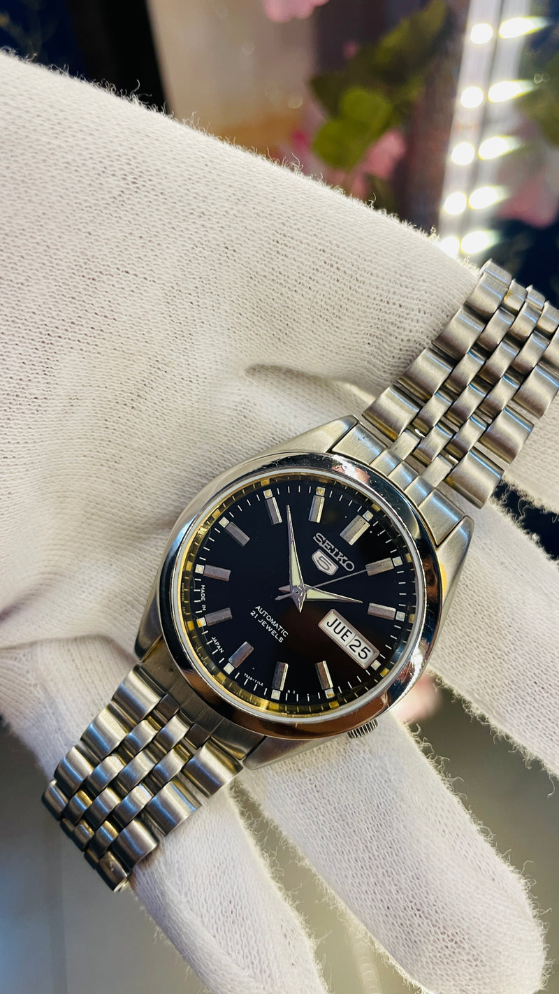(Super Rare) 1983 Seiko 5 Automatic 7S26 with Glass Back Vintage Watch (Pre Owned