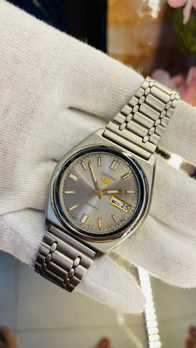 (Super Rare) 1983 Seiko 5 Automatic 7S26 with Glass Back Vintage Watch (Pre Owned