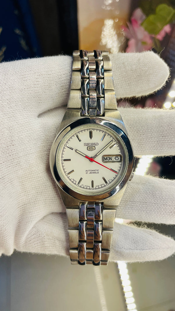 (Super Rare) 1983 Seiko 5 Automatic 7S26 with Glass Back Vintage Watch (Pre Owned