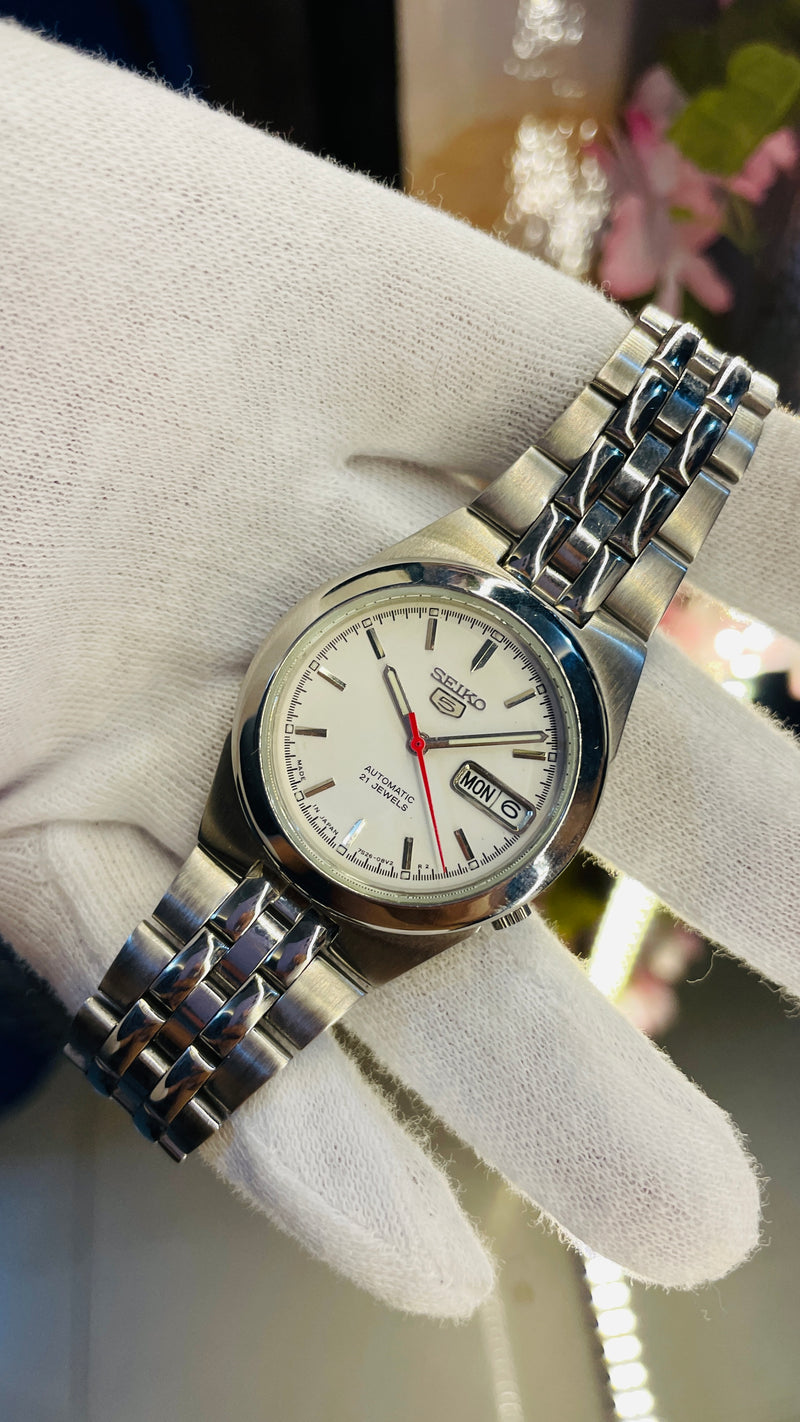 (Super Rare) 1983 Seiko 5 Automatic 7S26 with Glass Back Vintage Watch (Pre Owned
