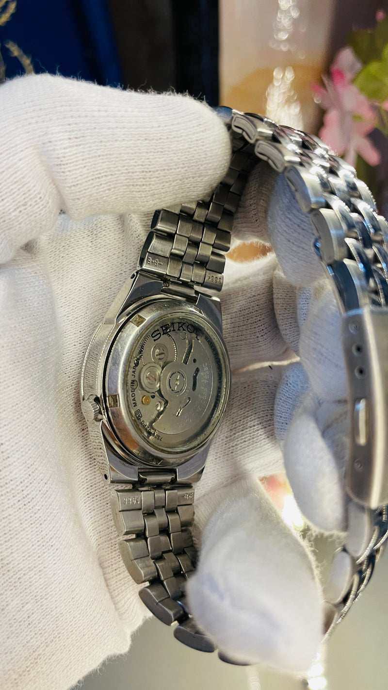 (Super Rare) 1983 Seiko 5 Automatic 7S26 with Glass Back Vintage Watch (Pre Owned