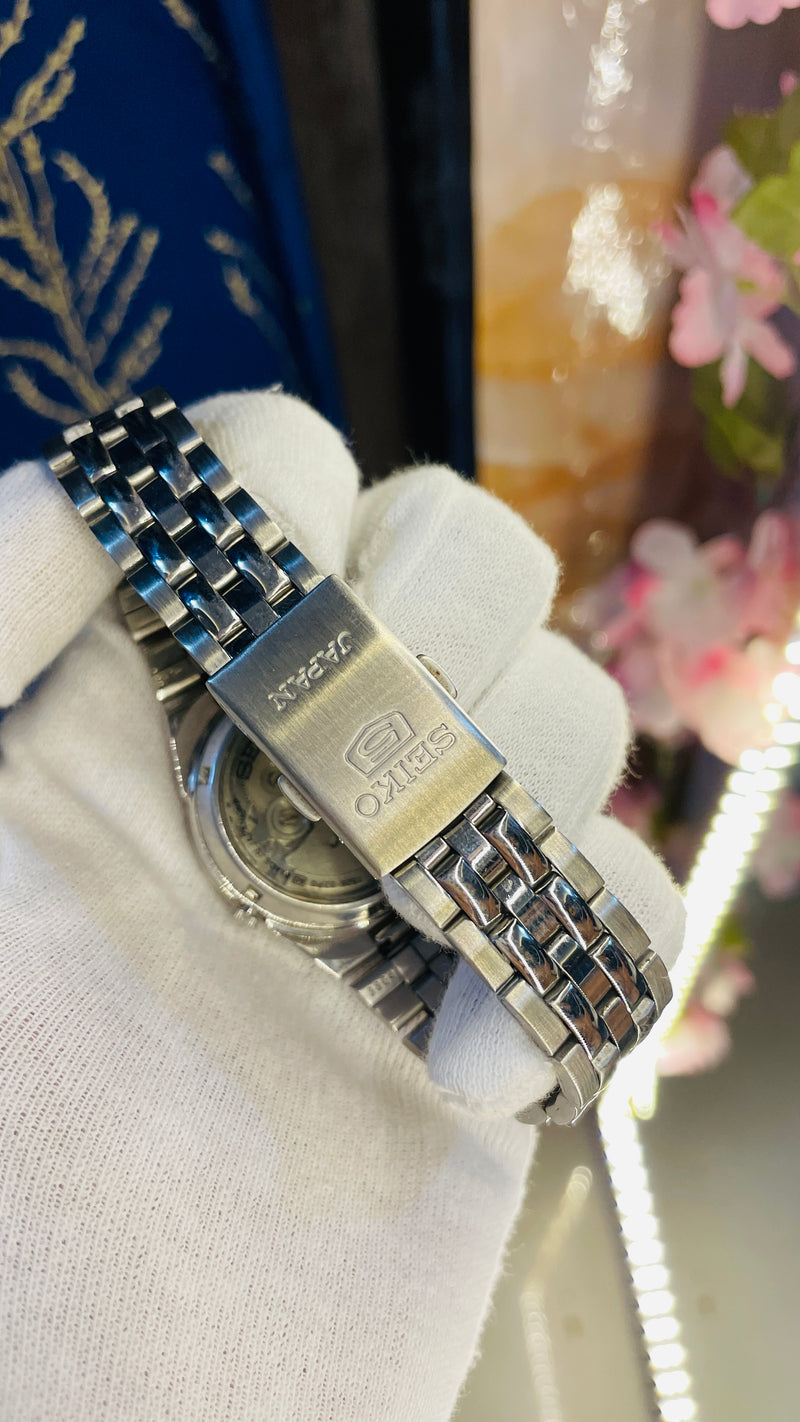 (Super Rare) 1983 Seiko 5 Automatic 7S26 with Glass Back Vintage Watch (Pre Owned