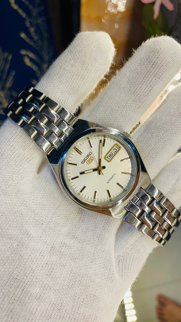 (Super Rare) 1983 Seiko 5 Automatic 7S26 with Glass Back Vintage Watch (Pre Owned