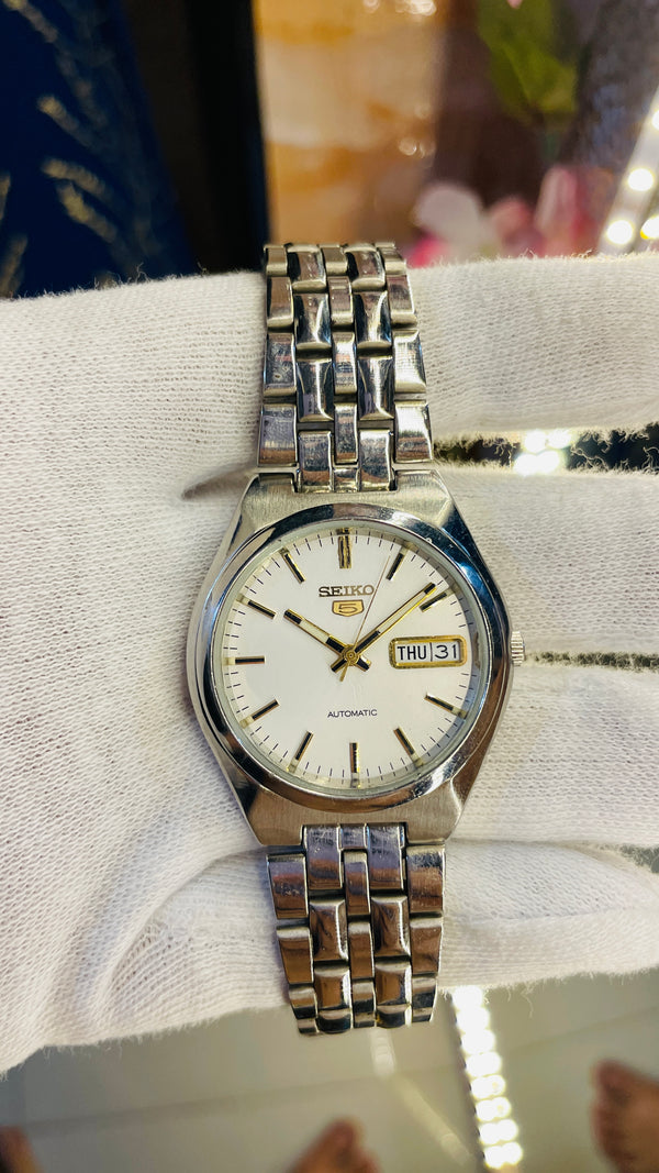 (Super Rare) 1983 Seiko 5 Automatic 7S26 with Glass Back Vintage Watch (Pre Owned