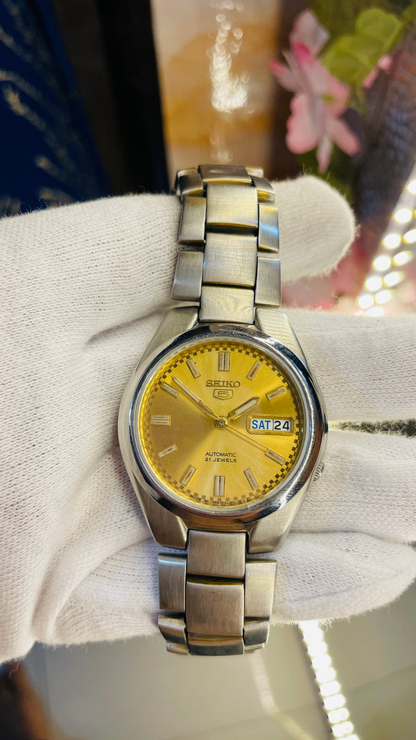 (Super Rare) 1983 Seiko 5 Automatic 7S26 with Glass Back Vintage Watch (Pre Owned