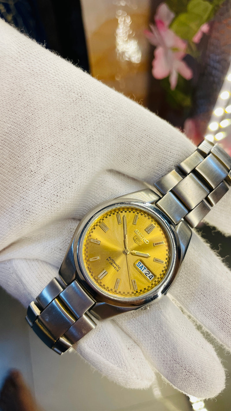 (Super Rare) 1983 Seiko 5 Automatic 7S26 with Glass Back Vintage Watch (Pre Owned