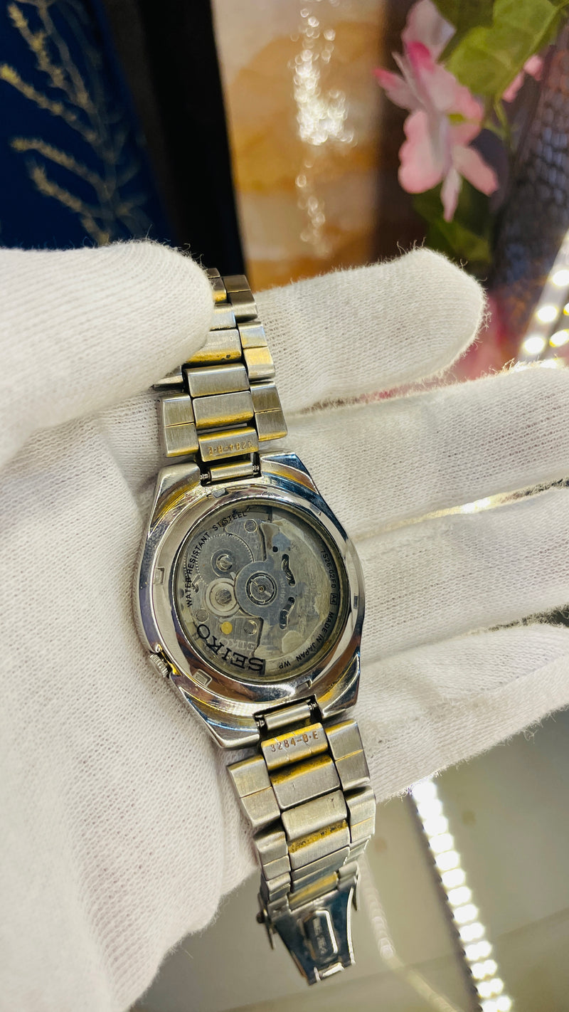(Super Rare) 1983 Seiko 5 Automatic 7S26 with Glass Back Vintage Watch (Pre Owned