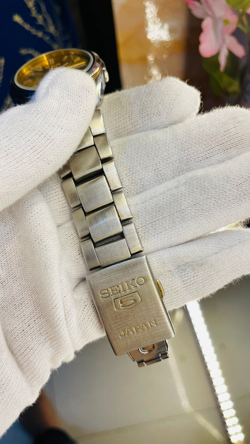 (Super Rare) 1983 Seiko 5 Automatic 7S26 with Glass Back Vintage Watch (Pre Owned