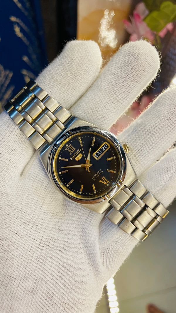 (Super Rare) 1983 Seiko 5 Automatic 7S26 with Glass Back Vintage Watch (Pre Owned