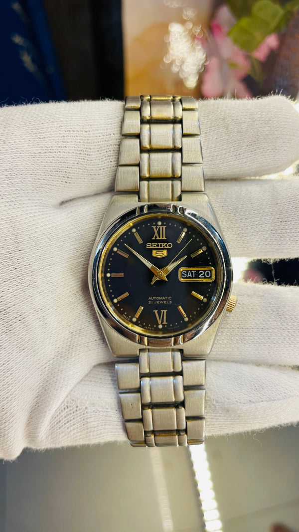 (Super Rare) 1983 Seiko 5 Automatic 7S26 with Glass Back Vintage Watch (Pre Owned