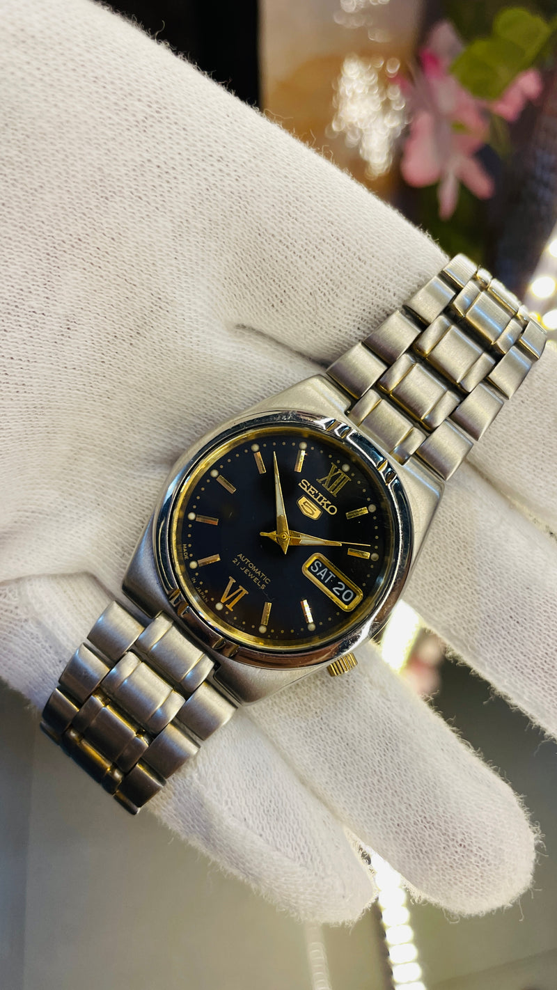 (Super Rare) 1983 Seiko 5 Automatic 7S26 with Glass Back Vintage Watch (Pre Owned