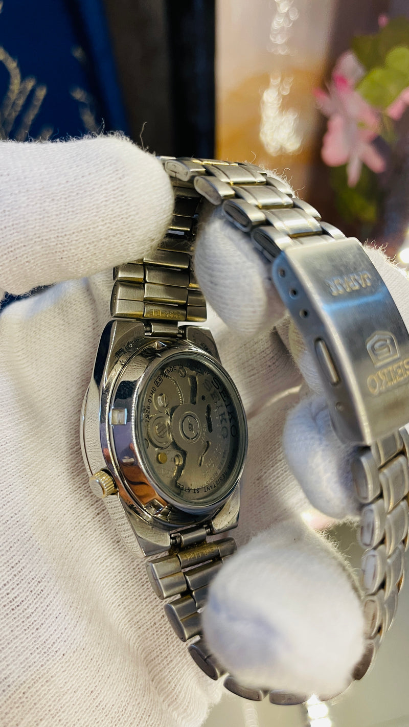 (Super Rare) 1983 Seiko 5 Automatic 7S26 with Glass Back Vintage Watch (Pre Owned