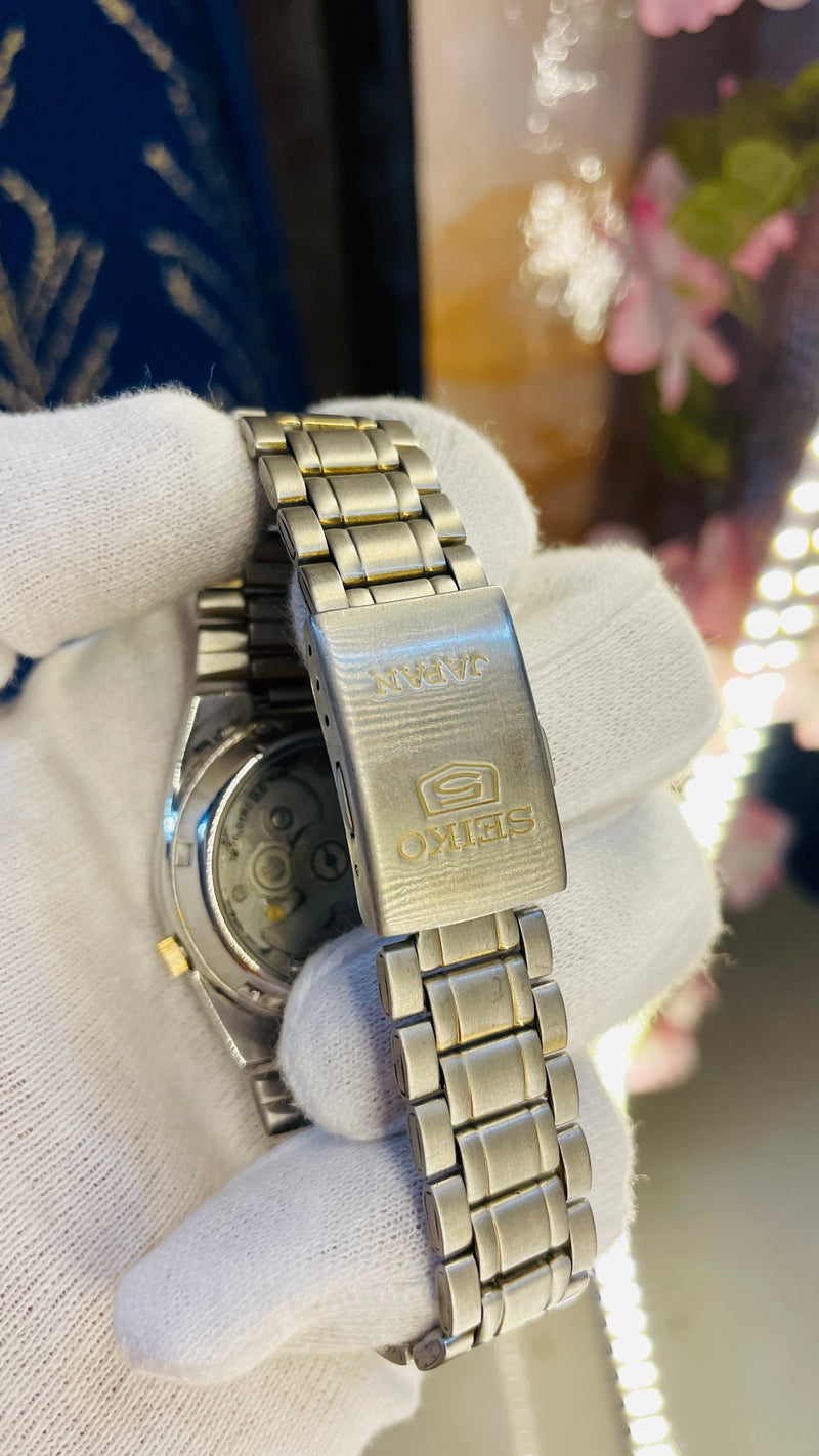 (Super Rare) 1983 Seiko 5 Automatic 7S26 with Glass Back Vintage Watch (Pre Owned