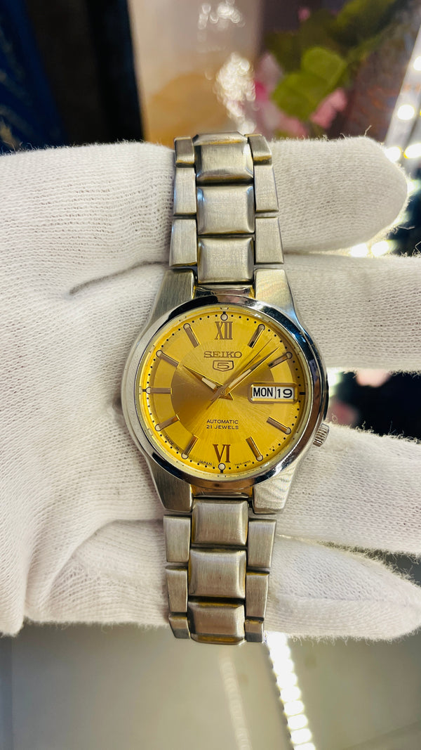 (Super Rare) 1983 Seiko 5 Automatic 7S26 with Glass Back Vintage Watch (Pre Owned