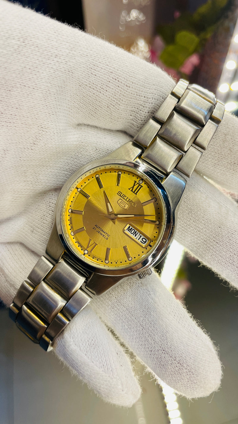 (Super Rare) 1983 Seiko 5 Automatic 7S26 with Glass Back Vintage Watch (Pre Owned