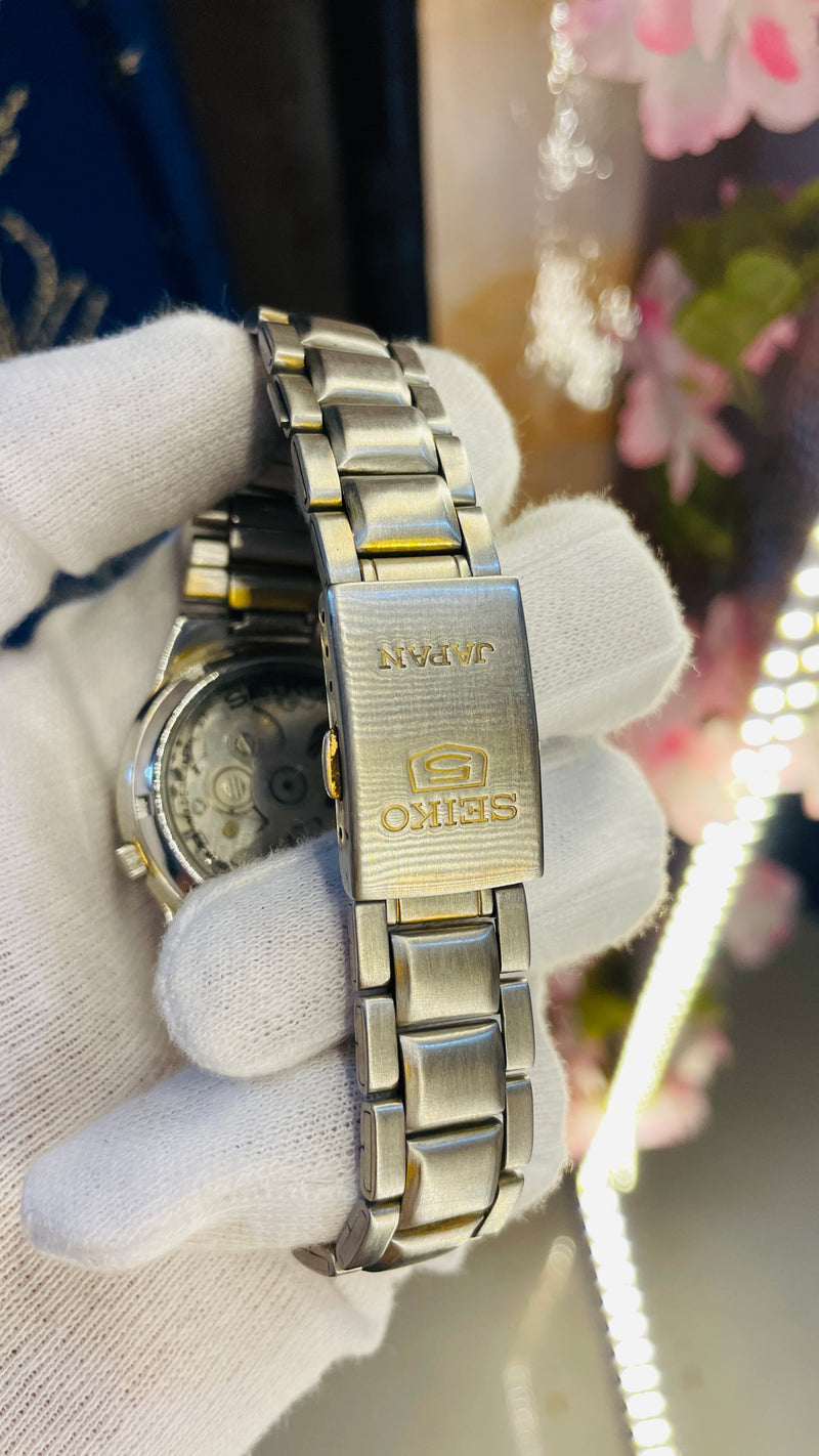 (Super Rare) 1983 Seiko 5 Automatic 7S26 with Glass Back Vintage Watch (Pre Owned
