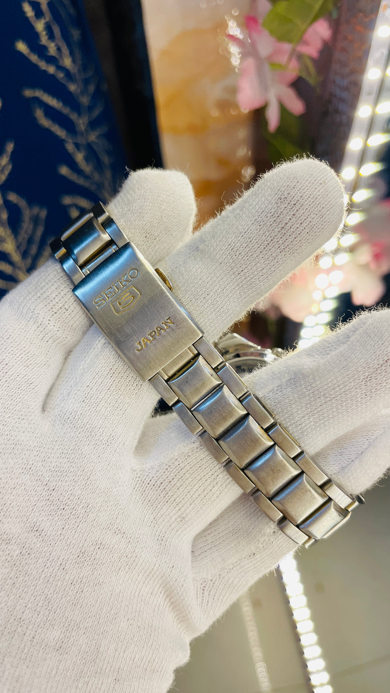 (Super Rare) 1983 Seiko 5 Automatic 7S26 with Glass Back Vintage Watch (Pre Owned