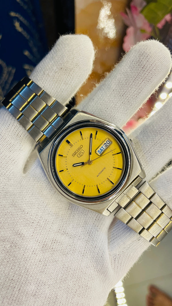 (Super Rare) 1983 Seiko 5 Automatic 7S26 with Glass Back Vintage Watch (Pre Owned