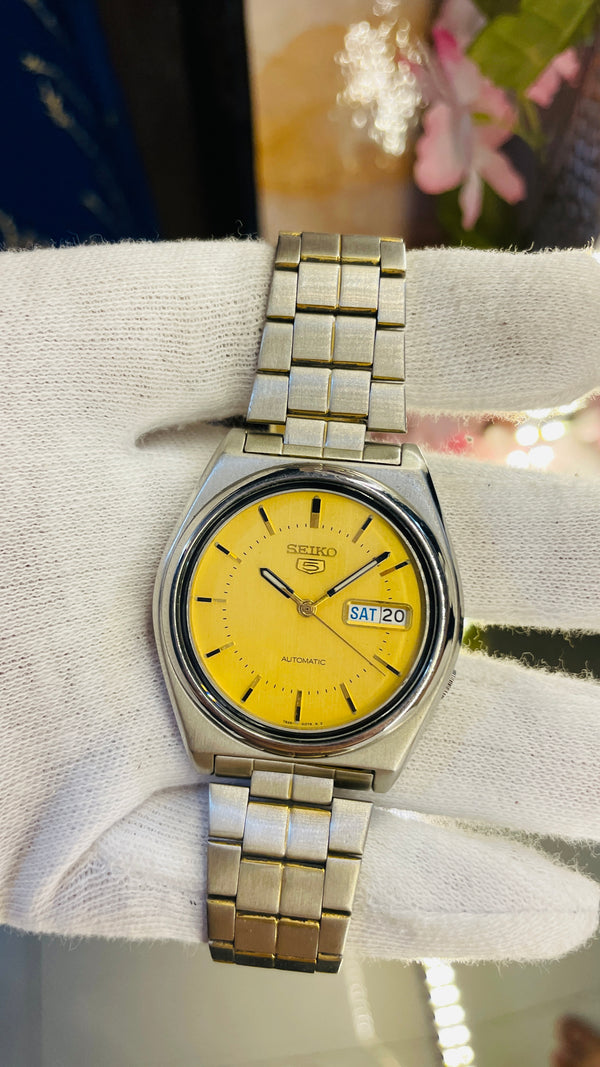 (Super Rare) 1983 Seiko 5 Automatic 7S26 with Glass Back Vintage Watch (Pre Owned