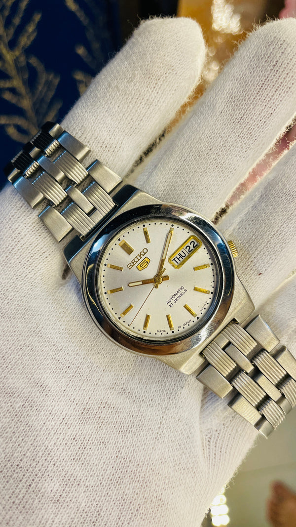 (Super Rare) 1983 Seiko 5 Automatic 7S26 with Glass Back Vintage Watch (Pre Owned