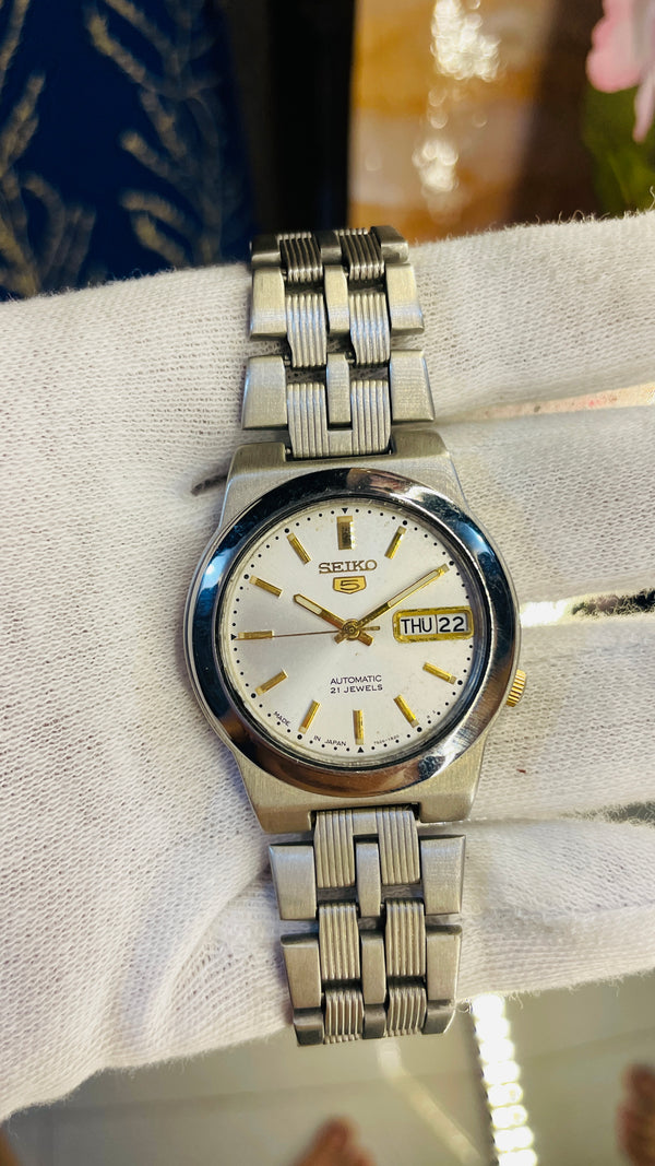 (Super Rare) 1983 Seiko 5 Automatic 7S26 with Glass Back Vintage Watch (Pre Owned