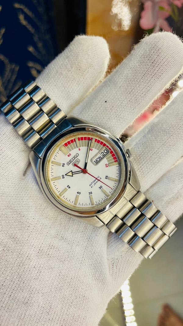 (Super Rare) 1983 Seiko 5 Automatic 7S26 with Glass Back Vintage Watch (Pre Owned
