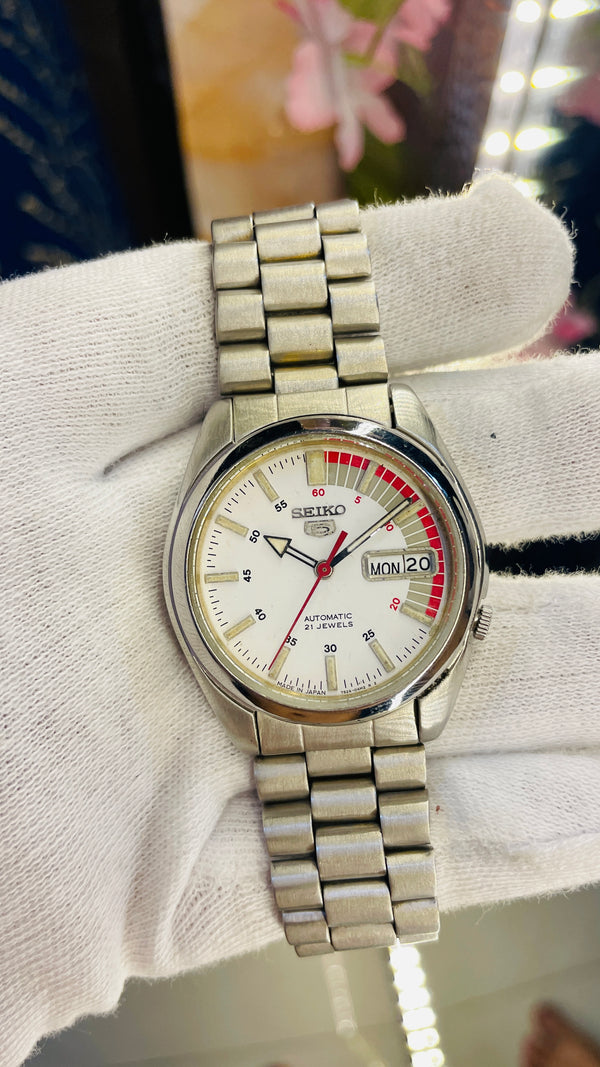(Super Rare) 1983 Seiko 5 Automatic 7S26 with Glass Back Vintage Watch (Pre Owned