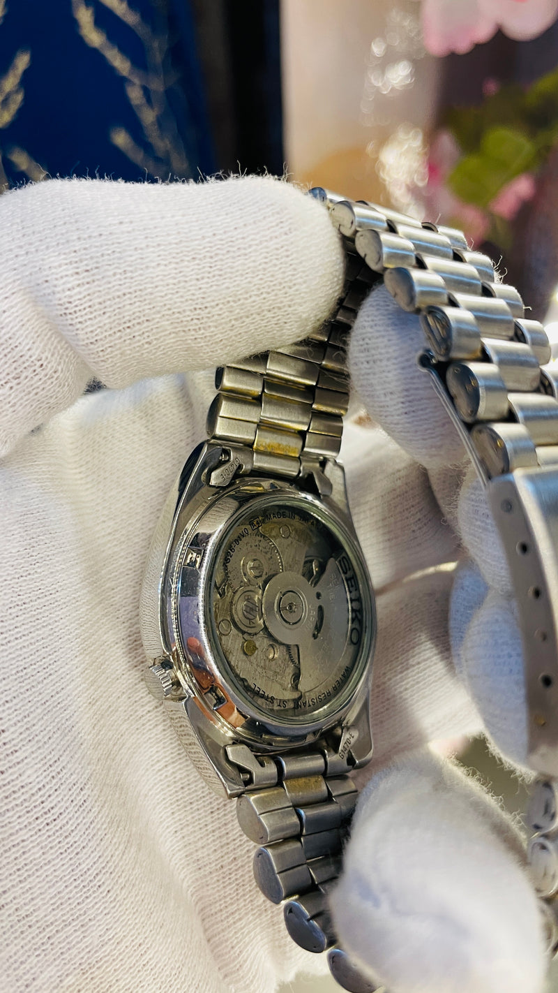 (Super Rare) 1983 Seiko 5 Automatic 7S26 with Glass Back Vintage Watch (Pre Owned