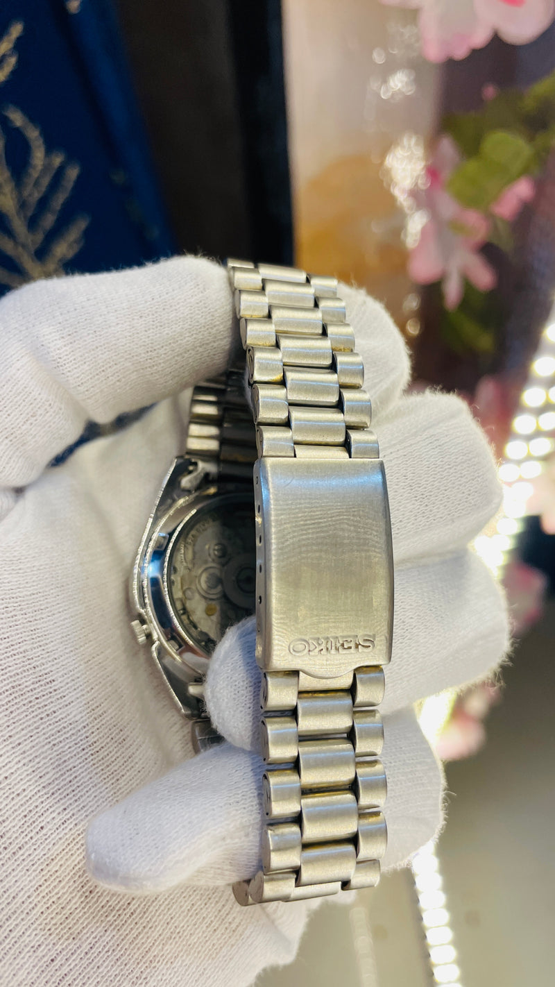 (Super Rare) 1983 Seiko 5 Automatic 7S26 with Glass Back Vintage Watch (Pre Owned