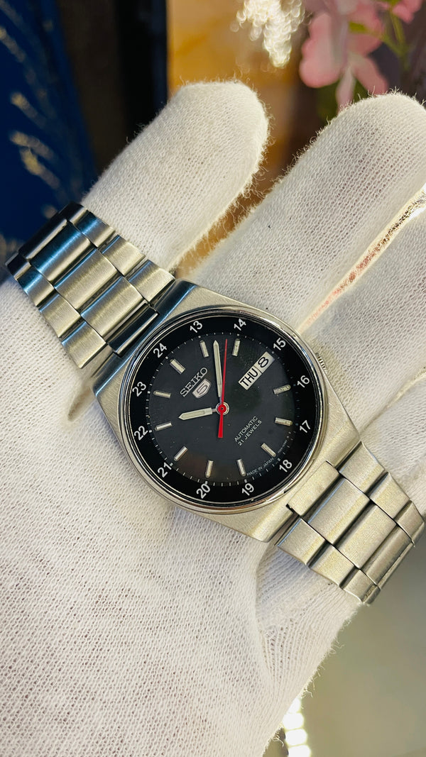 (Super Rare) 1983 Seiko 5 Automatic 7S26 with Glass Back Vintage Watch (Pre Owned